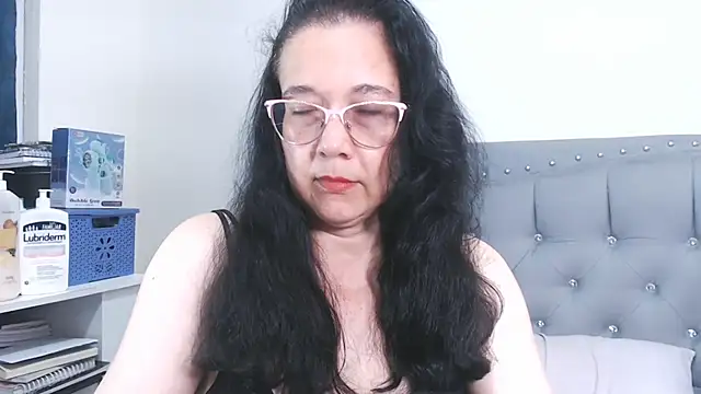 maturepriscila online show from November 2025 06:12:01 PM