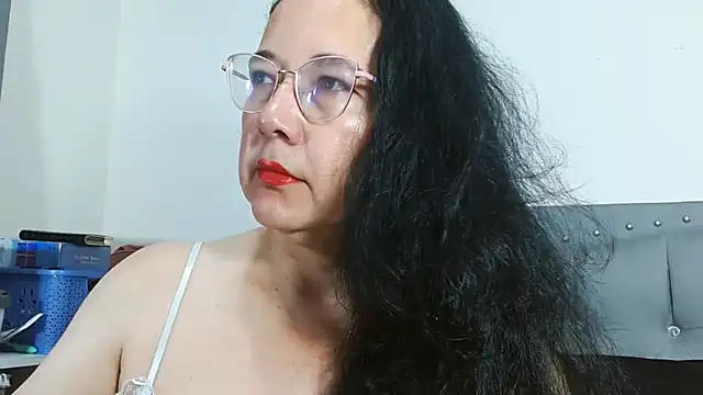 maturepriscila online show from June 2026 12:33:01 PM