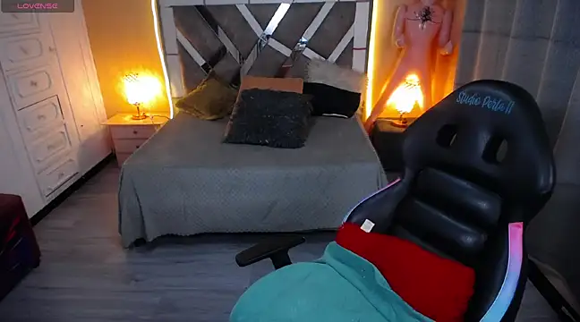 Kate Laurence  online show from February 2025 07:35:01 AM