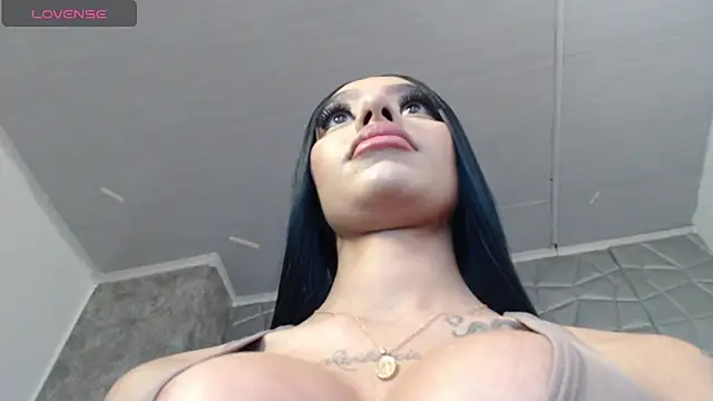 Tiffanny online show from October 2025 02:46:01 AM