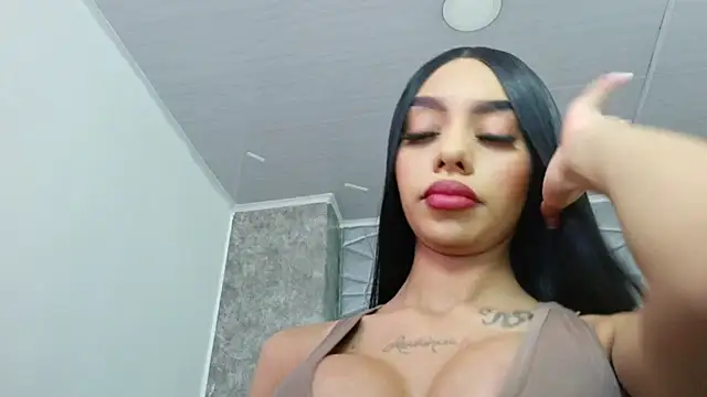 Tiffanny online show from December 2025 02:45:01 PM