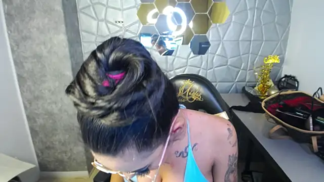 Tiffanny online show from March 2025 03:35:01 PM