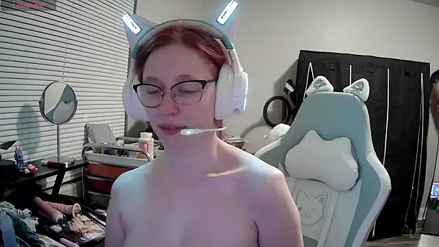 LilyFoxxx online show from February 2025 04:06:01 AM