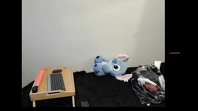 LilyFoxxx online show from April 2026 05:43:01 AM