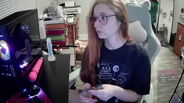 Snapshot of LilyFoxxx chatting on February 2026 06:22:01 AM LilyFoxxx online show from February 2026 06:22:01 AM