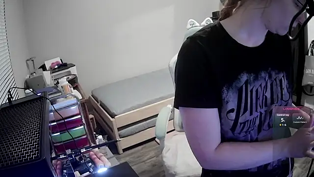 LilyFoxxx online show from March 2026 05:19:02 AM