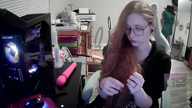 Snapshot of LilyFoxxx chatting on February 2026 06:11:02 AM LilyFoxxx online show from February 2026 06:11:02 AM