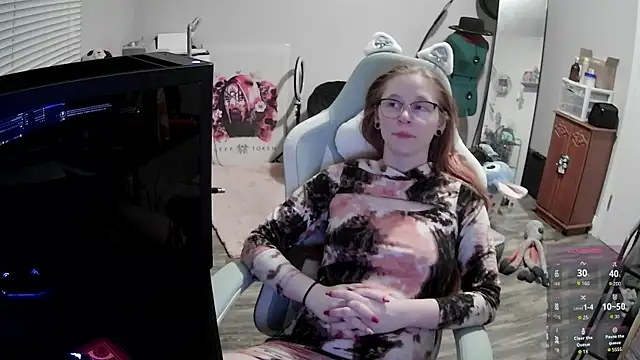 Snapshot of LilyFoxxx chatting on December 2025 06:16:01 AM LilyFoxxx online show from December 2025 06:16:01 AM