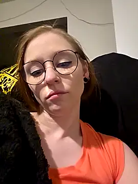 Snapshot of LilyFoxxx chatting on February 2026 01:17:01 AM LilyFoxxx online show from February 2026 01:17:01 AM