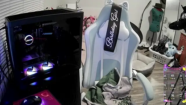 LilyFoxxx online show from November 2025 04:12:01 AM