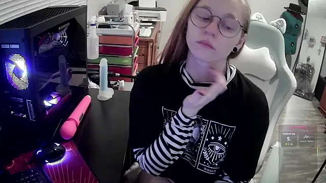 Snapshot of LilyFoxxx chatting on February 2026 06:14:02 AM LilyFoxxx online show from February 2026 06:14:02 AM