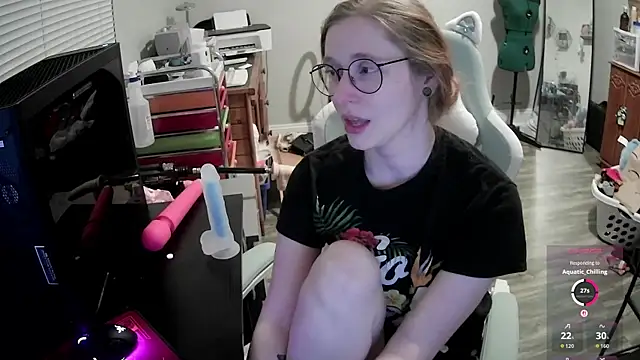 Snapshot of LilyFoxxx chatting on February 2026 06:13:02 AM LilyFoxxx online show from February 2026 06:13:02 AM