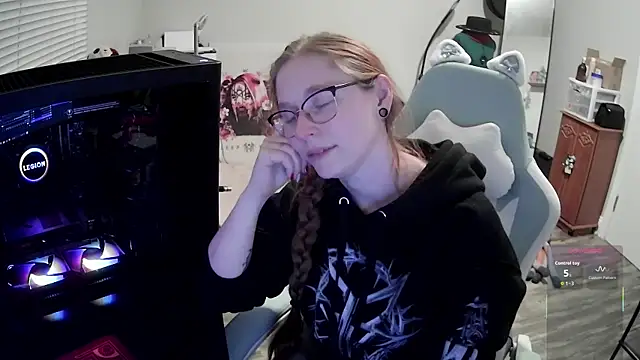 LilyFoxxx online show from December 2025 06:07:02 AM