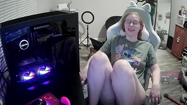 Snapshot of LilyFoxxx chatting on January 2026 06:31:01 AM LilyFoxxx online show from January 2026 06:31:01 AM