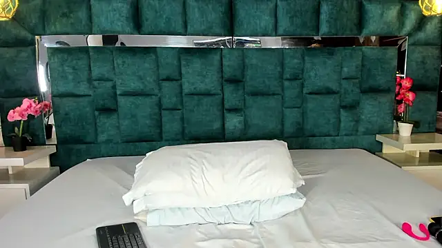 valtira nova online show from February 2026 07:30:02 PM