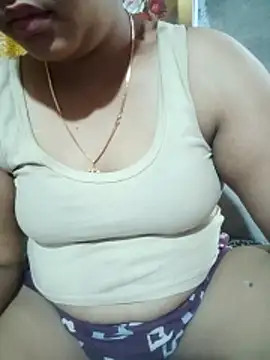 Snapshot of Super-Couple chatting on May 2026 04:21:02 AM Super-Couple online show from May 2026 04:21:02 AM