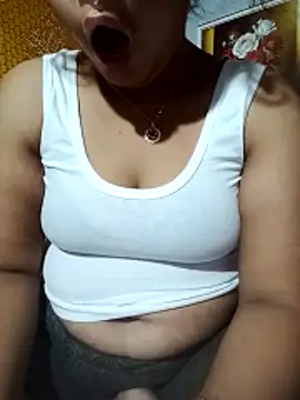 Snapshot of Super-Couple chatting on May 2026 12:25:01 AM Super-Couple online show from May 2026 12:25:01 AM