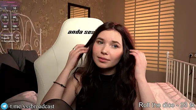 Hidden boobs online show from December 2024 04:25:01 PM
