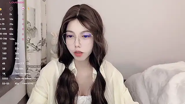 Snapshot of Yuki_111 chatting on December 2024 01:29:02 AM Yuki 111 online show from December 2024 01:29:02 AM