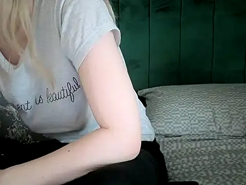 nicole77745 online show from April 2026 10:33:01 AM