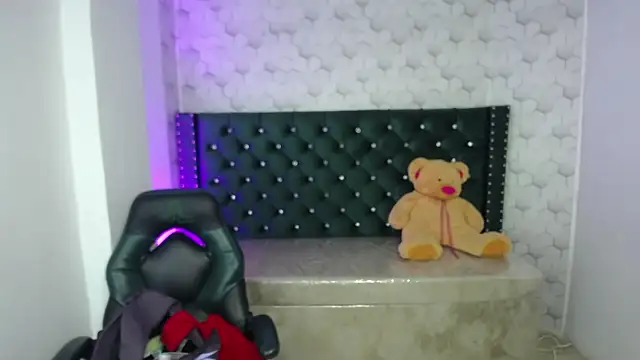 Sofi hot 4m online show from December 2025 04:17:02 PM