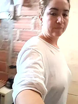 Snapshot of alexax0 chatting on February 2025 03:05:01 PM alexax0 online show from February 2025 03:05:01 PM