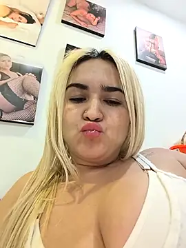 Snapshot of alexax0 chatting on December 2025 03:11:02 AM alexax0 online show from December 2025 03:11:02 AM