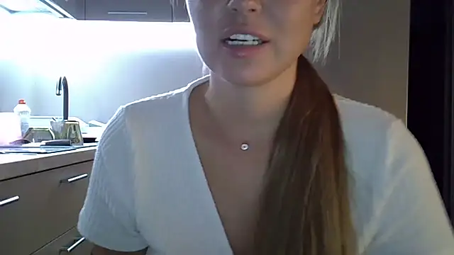 Snapshot of Lucky_Anna chatting on September 2025 03:55:01 PM Lucky Anna online show from September 2025 03:55:01 PM