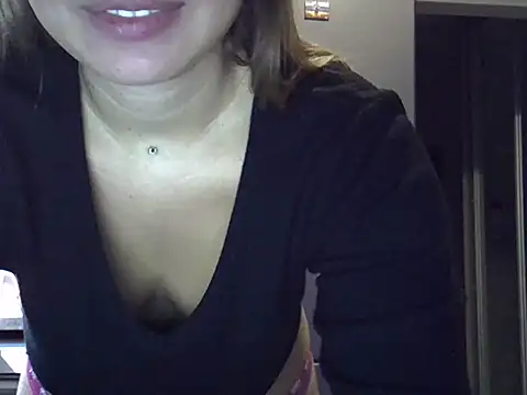 Snapshot of Lucky_Anna chatting on December 2024 10:13:01 PM Lucky Anna online show from December 2024 10:13:01 PM