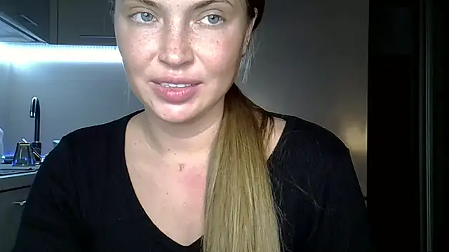 Lucky Anna online show from December 2025 10:23:01 PM