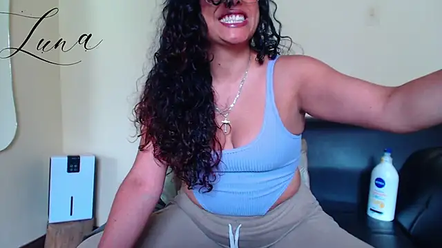 Lunavega1 online show from April 2026 07:04:02 PM