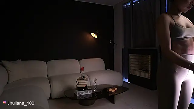 paulacora100 online show from April 2026 09:01:02 PM