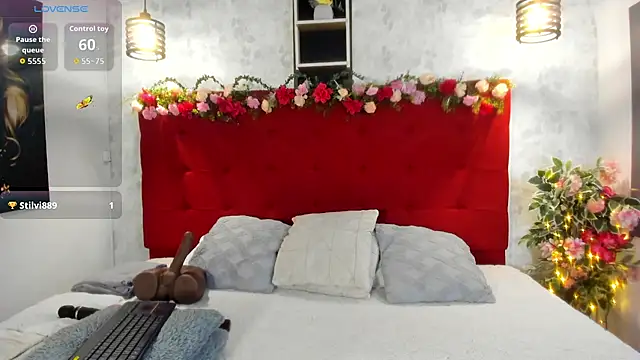 Snapshot of SilvannaFit chatting on October 2025 12:15:01 PM SilvannaFit online show from October 2025 12:15:01 PM