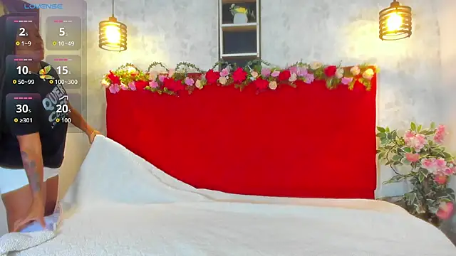 Snapshot of SilvannaFit chatting on October 2025 12:06:02 PM SilvannaFit online show from October 2025 12:06:02 PM