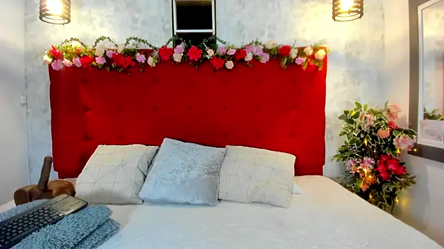 Snapshot of SilvannaFit chatting on November 2025 12:08:01 PM SilvannaFit online show from November 2025 12:08:01 PM