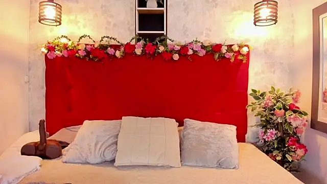 Snapshot of SilvannaFit chatting on December 2025 12:07:02 PM SilvannaFit online show from December 2025 12:07:02 PM