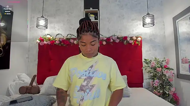 Snapshot of SilvannaFit chatting on December 2025 10:14:01 AM SilvannaFit online show from December 2025 10:14:01 AM