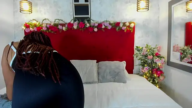 Snapshot of SilvannaFit chatting on November 2025 12:05:02 PM SilvannaFit online show from November 2025 12:05:02 PM