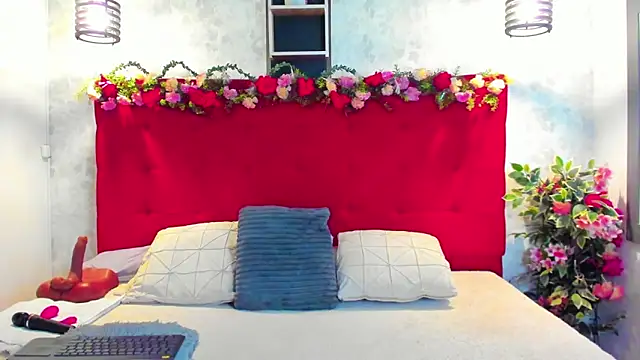 Snapshot of SilvannaFit chatting on June 2026 12:04:01 PM SilvannaFit online show from June 2026 12:04:01 PM