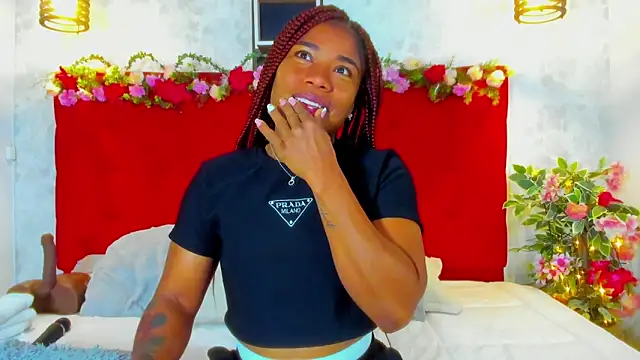 Snapshot of SilvannaFit chatting on November 2025 11:09:02 AM SilvannaFit online show from November 2025 11:09:02 AM