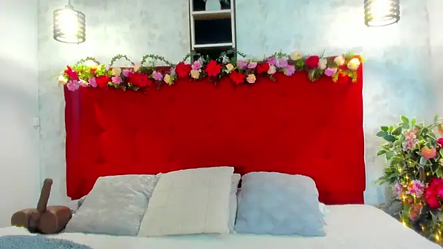 Snapshot of SilvannaFit chatting on November 2025 11:49:02 AM SilvannaFit online show from November 2025 11:49:02 AM