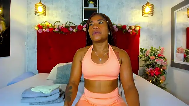 Snapshot of SilvannaFit chatting on November 2025 12:30:01 PM SilvannaFit online show from November 2025 12:30:01 PM