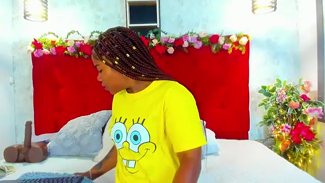 Snapshot of SilvannaFit chatting on November 2025 12:20:02 PM SilvannaFit online show from November 2025 12:20:02 PM