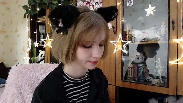 cloudgirrl online show from March 2025 08:32:02 PM