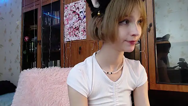 cloudgirrl online show from February 2025 12:05:01 AM