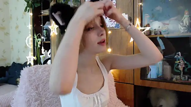 cloudgirrl online show from March 2025 03:39:02 PM