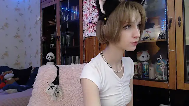 cloudgirrl online show from February 2025 10:52:02 PM