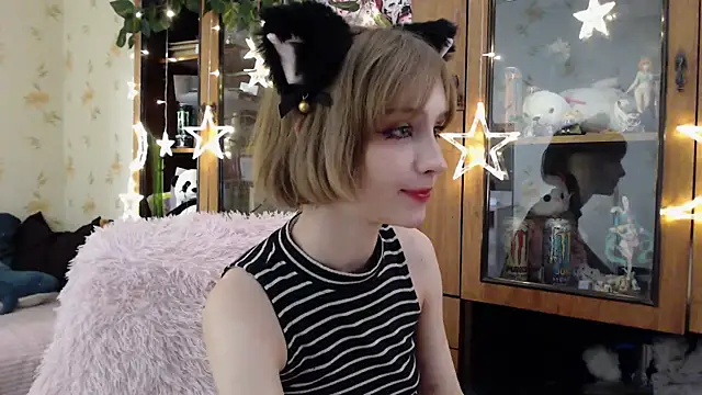 cloudgirrl online show from March 2025 05:17:02 AM