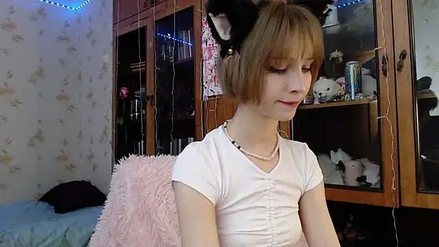 cloudgirrl online show from February 2025 08:52:02 PM