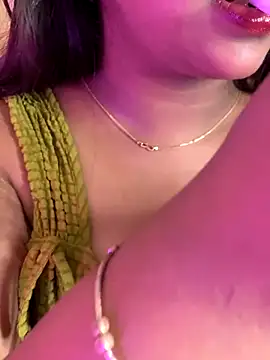 Snapshot of wildestcouplee chatting on November 2025 09:08:02 PM wildestcouplee online show from November 2025 09:08:02 PM